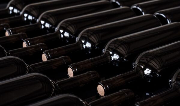 Spedire vino in Italia con corriere