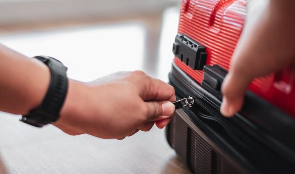 Spedire una valigia in sicurezza: perché usare un geolocalizzatore è la scelta migliore