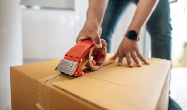 Come imballare un pacco da spedire: guida pratica all’imballaggio per spedire senza stress