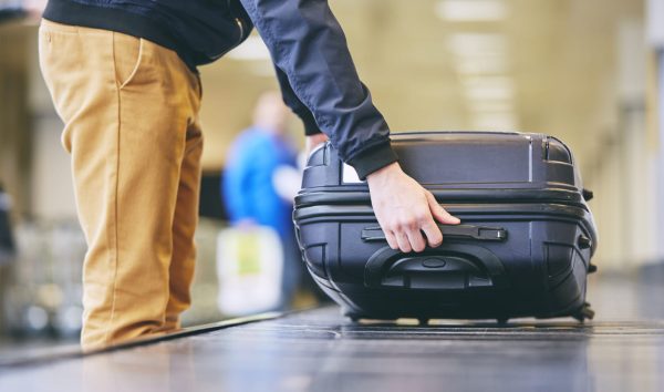 Spedire una valigia all’estero: la soluzione semplice per viaggiare leggeri